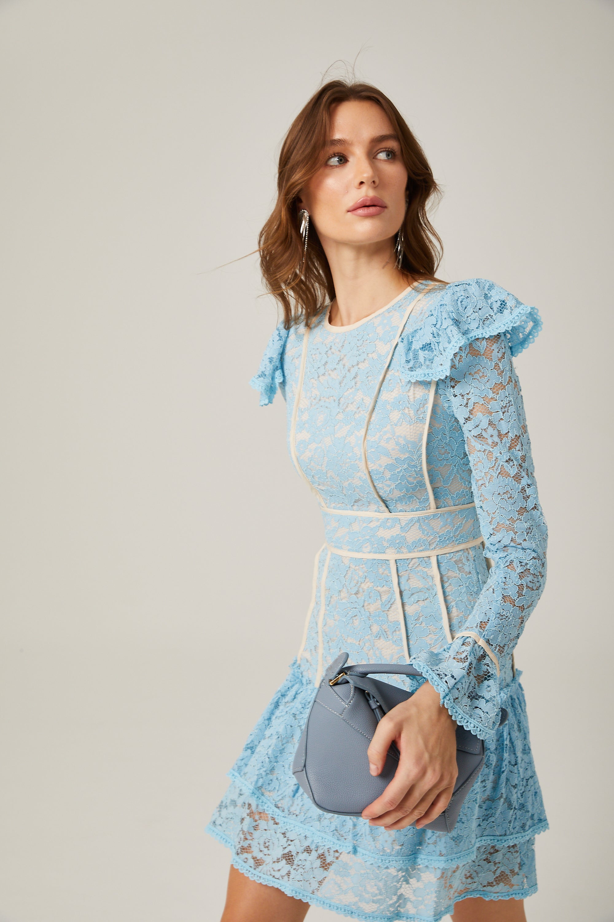 Sylvie dantel çiçek işlemeli mini elbise